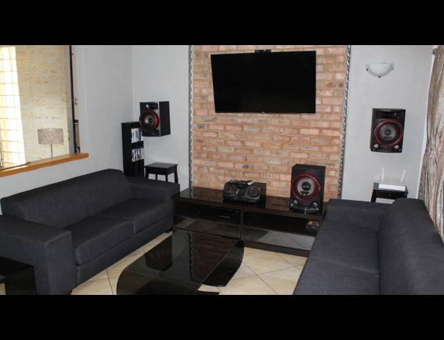 3 BEDROOM HOUSE FOR SALE IN BRACKENHURST